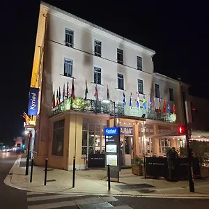 *** Hotel Kyriad Orange Centre - & Restaurant - La Galerie D'art Des Princes - Provence Alpes Cote D'azur - France - Proche A7-a9 - Exit21- Chateauneuf-du-pape Avignon Bollene Nimes Francia